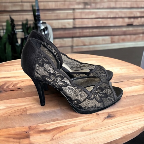 Coach and four heels - Picture 5 of 11